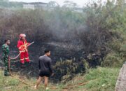 Kebakaran Lahan Milik Warga di Bantargebang, Yonarmed 7/Biringgalih Kerahkan Mobil Damkar Satuan beserta awak damkar untuk membantu Pemadaman