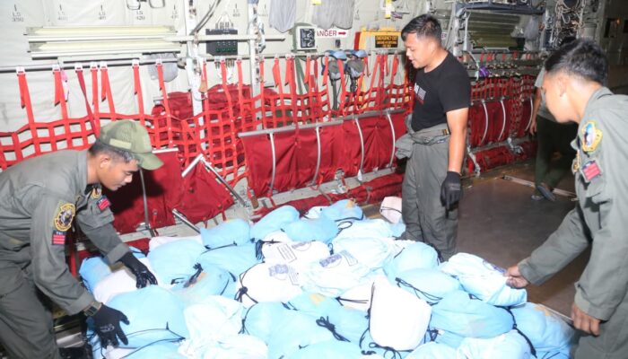TNI Kirim 27 Ton Bantuan untuk Korban Gempa NTT