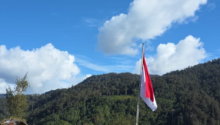 Menembus Keterisolasian Ugimba: Misi Pengabdian Koops TNI Habema Mengibarkan Merah Putih di Kaki Gunung Cartenz