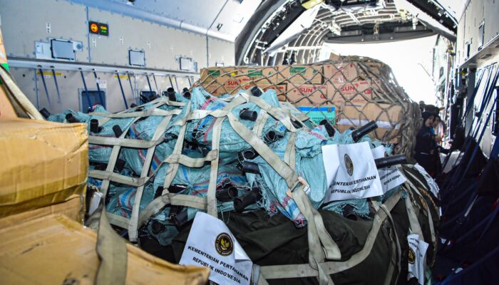 TNI Kerahkan 29 Alutsista dan Salurkan 122 Ton Bantuan untuk Penanganan Gempa NTT