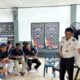 Delapan Belas Warga Binaan Paket B Lapas Narkotika Kelas IIA Karang Intan Belajar Dasar-Dasar Aljabar