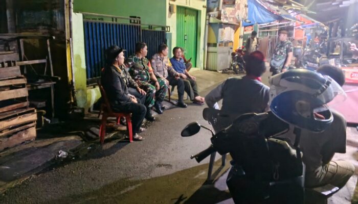 Koramil 06/Cakung Bersama Komduk Gelar Siskamling, Wujudkan Wilayah Aman dan Kondusif