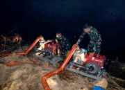 Tak Kenal Lelah dan Waktu, Satgas Irigasi Lanud Sjamsudin Noor Perkuat Penanganan Karhutla Hingga Dini Hari