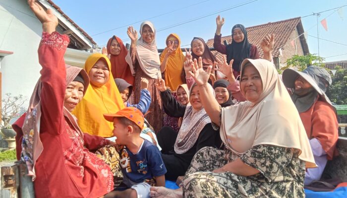 Ratusan Emak-emak di Pemalang Patungan Dana Untuk Pencalonan Waindun Sebagai Calon Kades Sungapan 