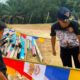 Prajurit Yonarmed 13 Kostrad Tanamkan Nasionalisme Siswa Perbatasan Lewat Pemasangan Bendera Merah Putih