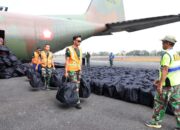 Hercules TNI AU Kembali Tiba di Lanud Sjamsudin Noor, Bawa Ratusan APD Bantuan Kemhan RI dan Masker Dari Puskes TNI AU Untuk Perkuat Penanganan Karhutla Kalsel