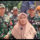 Babinsa Koramil 02/Matraman Bantu Pengamanan dan Pendistribusian Beras Bagi Warga Utan Kayu Selatan