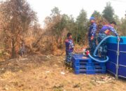Jaga Gambut Tetap Aman, Satgas Darat Lanud Sjamsudin Noor Perkuat Pembasahan Berkelanjutan   