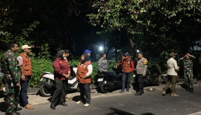Cegah Tawuran dan Kenakalan Remaja, Koramil 07/Cipayung Bersama Komduk Gelar Patroli/Siskamling