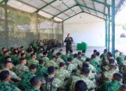 Perkuat Disiplin dan Soliditas, Danyonarmed 6 Kostrad Berikan Jam Komandan kepada Prajurit