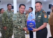Pangdivif 3 Kostrad Terima Brevet Kehormatan Kesehatan Penyelaman dan Hiperbarik