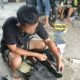 Warga Binaan Lapas Banjarmasin Praktik Pemasangan Stiker Bodi Motor di Workshop Giatja