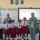 Wujud Kepedulian, Persit KCK Cabang XVII Kodim 1808/Mansel Berikan Bantuan Seragam Sekolah Dukung TMMD Ke-130
