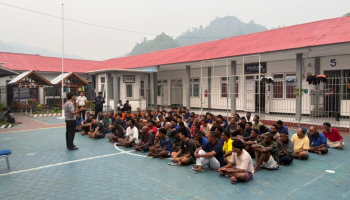 Sapa Warga Binaan Oleh Kasubsi Keamanan, Staf Subsi Keamanan, Regu Pengamanan Dan Satgas BKO Poltekip Angkatan 55 Lapas Kelas III Kaimana, Perkuat Kepedulian terhadap Warga Binaan
