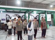 Wakapolres Metro Jakarta Pusat Dampingi Kapolda Metro Jaya Sholat Subuh Keliling di Masjid Jami Cikini Al Makmur