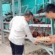 Staf Ahli Menteri IMIPAS Apresiasi Perawatan Ayam Petelur di Lapas Banjarmasin