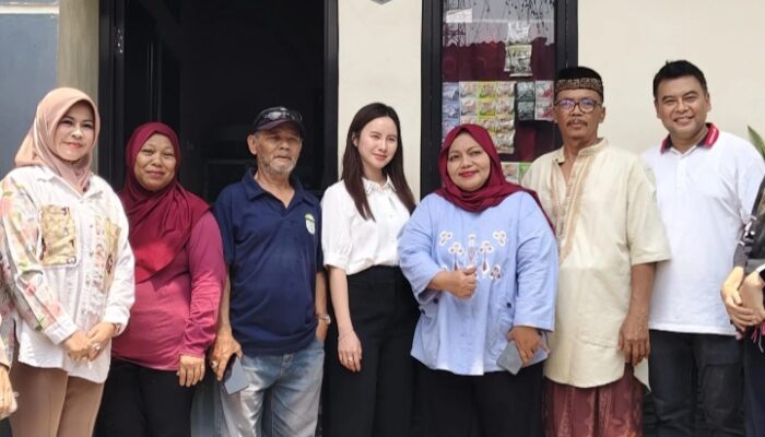 Wakil Ketua DPRD Tangsel Maria Theresa Suardja Jenguk Korban Ledakan Pasar Cimanggis